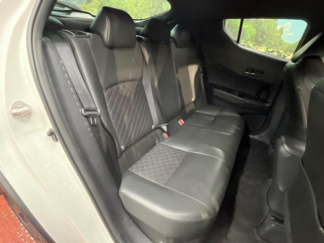 後部座席も気になるようなキズ・汚れやへたり等、大きなダメージはなく、良好な状態です。
