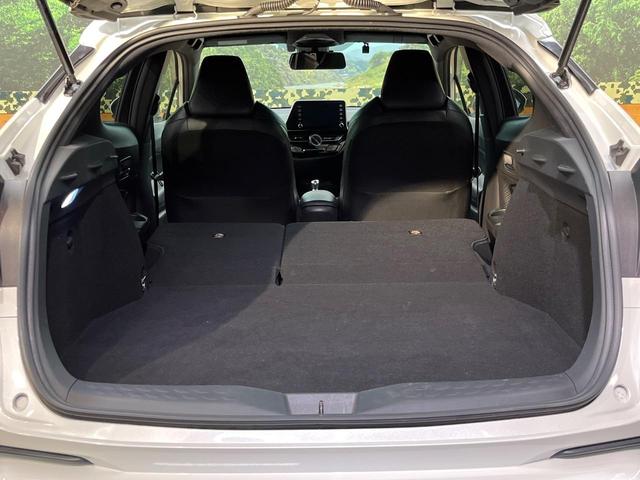 後席を格納すると、これだけの広さが！シーンに合わせたシートアレンジで、大きな荷物も積むことが出来ます♪