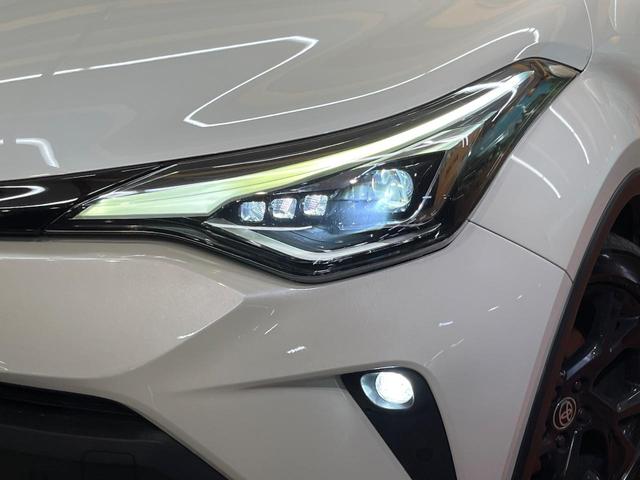 【ＬＥＤヘッドライト】悪天候や夜間走行時も良好な視界を確保し安心して運転できる高輝度ＬＥＤヘッドライトを装備！点灯速度が早く、消費電力も抑えられています。