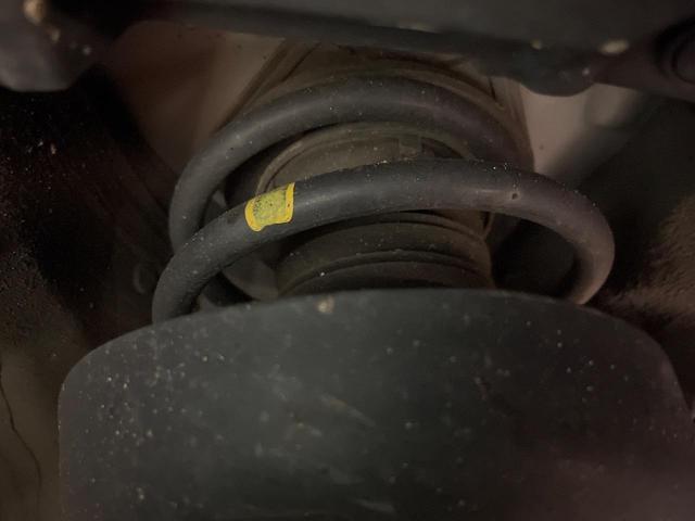 お車を安心してお乗りいただく為には、足回りの定期点検が欠かせません。サービスサポート（有償保証）では無料点検もご提供しており、安心のカーライフをお過ごしいただけるサポート体制が整っています。