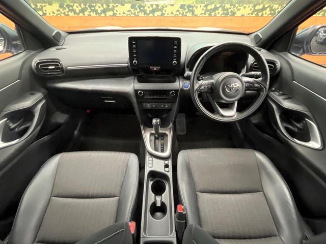 ヤリスクロス ハイブリッドZ 全周囲カメラ セーフティセンス レーダークルーズ 禁煙車 ハーフレザーシート パワーシート シートヒーター コーナーセンサー LEDヘッド ETC 純正18インチアルミ(2枚目)