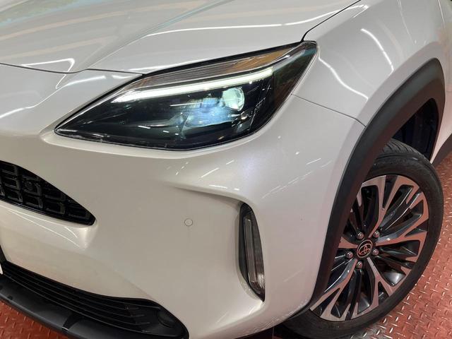 ヤリスクロス ハイブリッドZ 全周囲カメラ セーフティセンス レーダークルーズ 禁煙車 ハーフレザーシート パワーシート シートヒーター コーナーセンサー LEDヘッド ETC 純正18インチアルミ(12枚目)