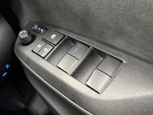 ヤリスクロス ハイブリッドZ 全周囲カメラ セーフティセンス レーダークルーズ 禁煙車 ハーフレザーシート パワーシート シートヒーター コーナーセンサー LEDヘッド ETC 純正18インチアルミ(56枚目)