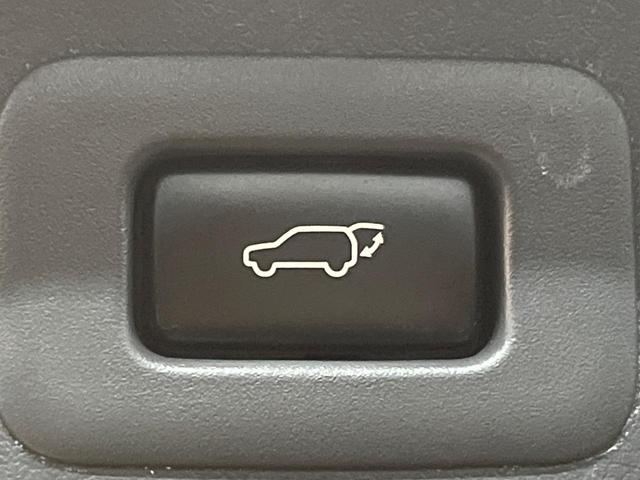 ヴェルファイア ２．４Ｚ　ゴールデンアイズ　純正ナビ　フリップダウンモニター　全周囲カメラ　両側電動ドア　禁煙車　電動リアゲート　ハーフレザーシート　コーナーセンサー　スマートキー　ＨＩＤヘッド　ＥＴＣ　クルコン（7枚目）