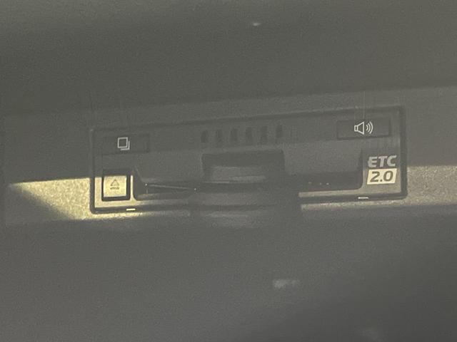 ＮＸ ＮＸ３００ｈ　バージョンＬ　４ＷＤ　サンルーフ　純正１０．３型ナビ　パノラミックビューモニター　ブラインドスポットモニター　黒革シート　シートベンレーション　オプションアルミ　ドライブレコーダー　ＥＴＣ　角型３眼ＬＥＤ（32枚目）