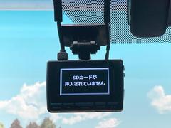 【ドライブレコーダー】安心・安全なカーライフに必須のドライブレコーダーを装備！走行中はもちろん、あおり運転や事故に遭遇した際の状況も映像で記録し、万一のリスクに備えます。 7