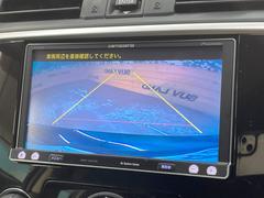 【バックカメラ】駐車時に後方がリアルタイム映像で確認できます。大型商業施設や立体駐車場での駐車時や、夜間のバック時に大活躍！運転スキルに関わらず、今や必須となった装備のひとつです！ 4