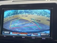 【バックカメラ】駐車時に後方がリアルタイム映像で確認できます。大型商業施設や立体駐車場での駐車時や、夜間のバック時に大活躍！運転スキルに関わらず、今や必須となった装備のひとつです！ 4