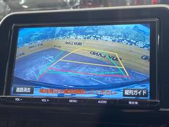 【バックカメラ】駐車時に後方がリアルタイム映像で確認できます。大型商業施設や立体駐車場での駐車時や、夜間のバック時に大活躍！運転スキルに関わらず、今や必須となった装備のひとつです！ 4