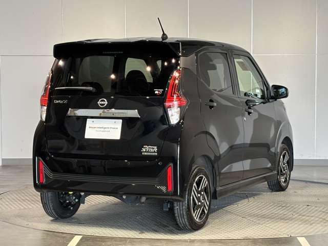 デイズ ６６０　ハイウェイスターＸ　４ＷＤ　当社社用車　純正９インチメモリーナビ（2枚目）