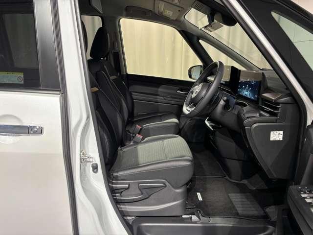 セレナ 2.0 ハイウェイスターV 4WD 当社試乗車 メーカーオプションナビ(8枚目)