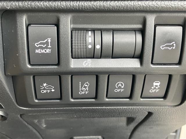レガシィアウトバック リミテッド　４ＷＤ　純正ナビ　バックカメラ　フルセグＴＶ　アイサイト　レーンキープアシスト　電動リアゲート　ＥＴＣ　レザーシート　全席シートヒーター　パワーシート　ＬＥＤヘッドライト　フォグランプ　スマートキー（23枚目）