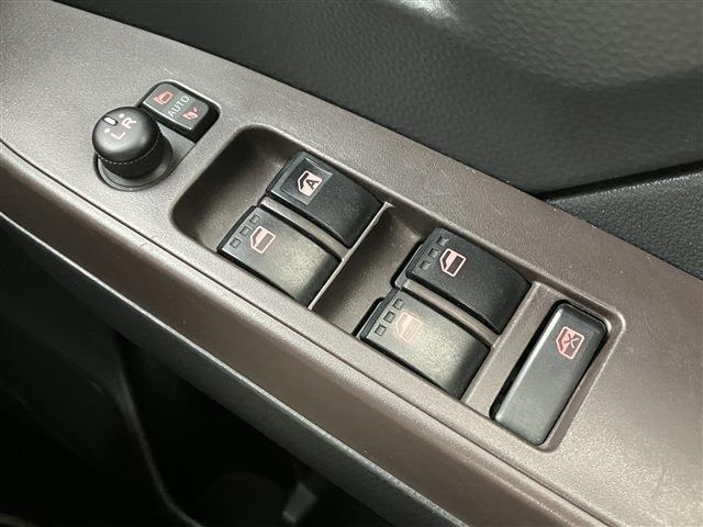 タンク G S ナビ フルセグ バックカメラ 両側パワースライドドア 純正14インチAW プッシュスタート スマートキー フロアマット Bluetooth オートエアコン ドアバイザー(27枚目)