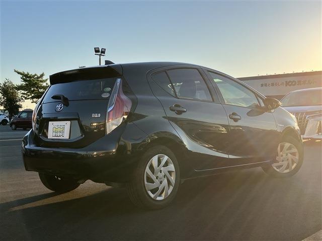 アクア S ナビ フルセグ バックカメラ ETC キーレス Bluetooth オートエアコン(4枚目)