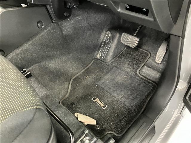 ジムニー ＸＣ　４ＷＤ　衝突軽減ブレーキ　レーンキープアシスト　ダウンヒルアシストコントロール　シートヒーター　純正アルミホイール　ウィンカーミラー　電動格納ミラー　ＬＥＤヘッドライト　フォグランプ　フロアマット（23枚目）