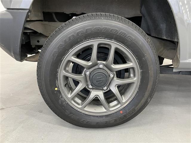ジムニー ＸＣ　４ＷＤ　衝突軽減ブレーキ　レーンキープアシスト　ダウンヒルアシストコントロール　シートヒーター　純正アルミホイール　ウィンカーミラー　電動格納ミラー　ＬＥＤヘッドライト　フォグランプ　フロアマット（45枚目）