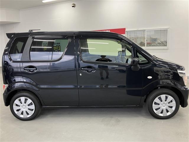 ワゴンＲ ＦＸ　５速ＭＴ　登録時走行距離４１８４ＫＭ　シートヒーター　衝突軽減ブレーキ　コーナーセンサー　レーンキープアシスト　スマートキー　プッシュスタート　電動格納ミラー　オートライト　ヘッドライトレベライザー（4枚目）