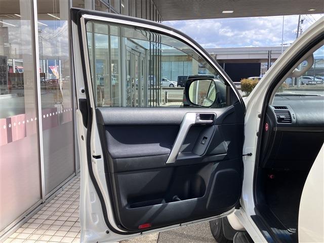 TOYOTA LAND CRUISER PRADO TX ARGENTO CROSS