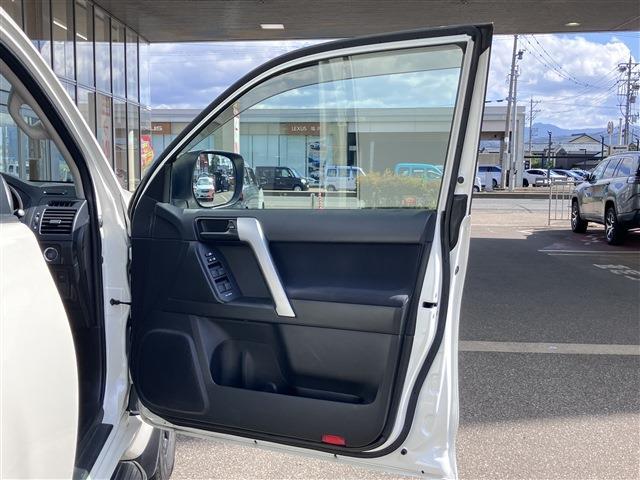 TOYOTA LAND CRUISER PRADO TX ARGENTO CROSS