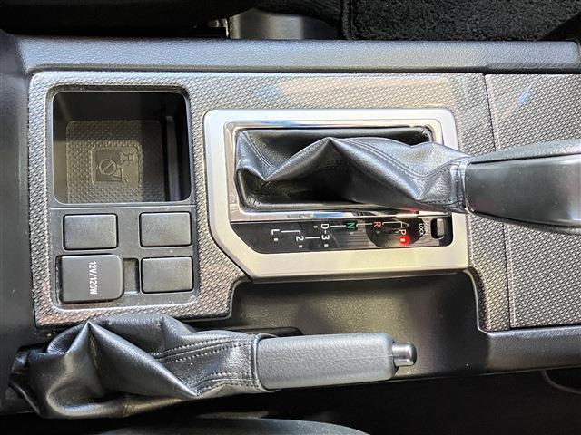 TOYOTA LAND CRUISER PRADO TX ARGENTO CROSS