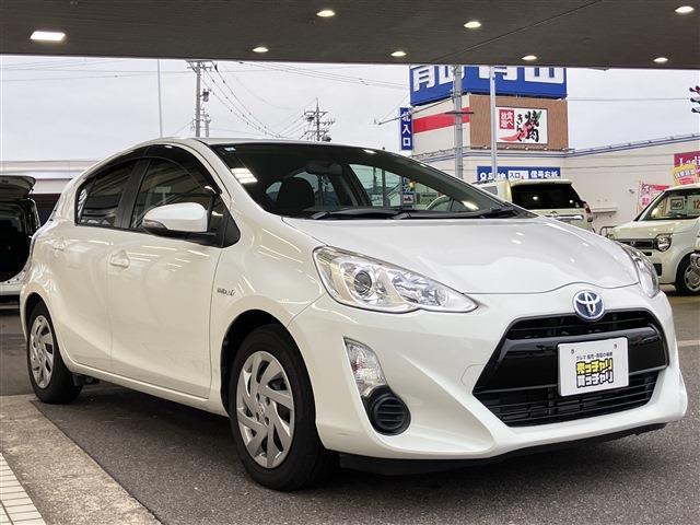 アクア Ｓ　ハイブリッド　純正ホイール　スマートキー　ＥＴＣ　ナビ　フルセグＴＶ　バックカメラ　シートヒーター（3枚目）