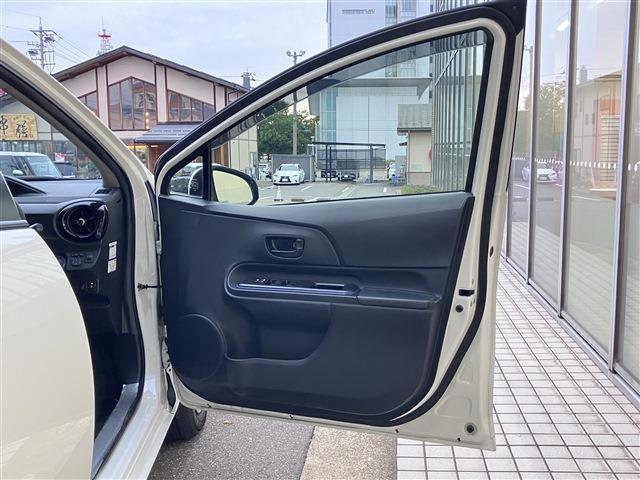 アクア Ｓ　ハイブリッド　純正ホイール　スマートキー　ＥＴＣ　ナビ　フルセグＴＶ　バックカメラ　シートヒーター（14枚目）