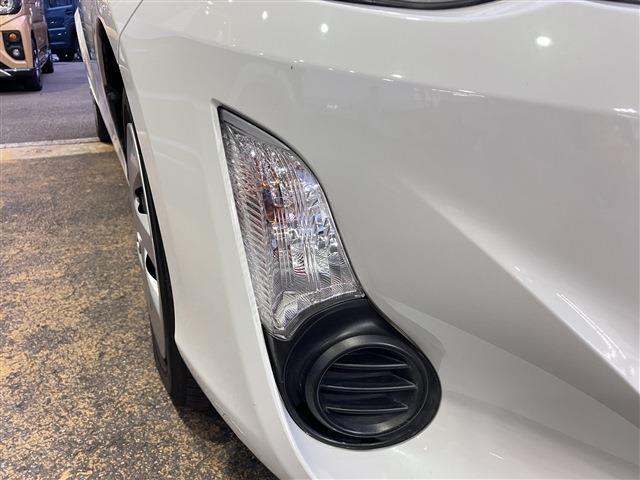 アクア Ｓ　ハイブリッド　純正ホイール　スマートキー　ＥＴＣ　ナビ　フルセグＴＶ　バックカメラ　シートヒーター（17枚目）