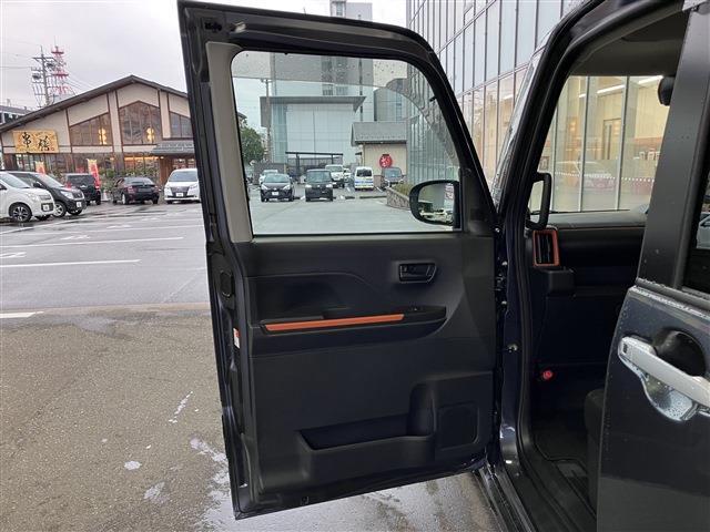 タント ファンクロス　ディスプレイオーディオ★フルセグＴＶ★バックカメラ★スマートキー★プッシュスタート★純正アルミホイール★両側電動スライドドア★パワーウィンドウ★フロアマット（16枚目）