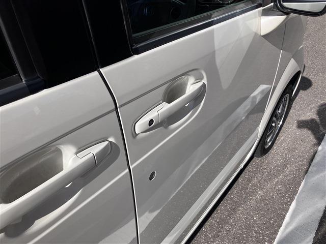 N-BOX G・ターボLパッケージ 純正ナビ★フルセグTV★バックカメラ★両側電動スライドドア★純正アルミホイール★スマートキー★プッシュスタート★ETC★パワーウィンドウ★フロアマット★横滑り防止装置(18枚目)