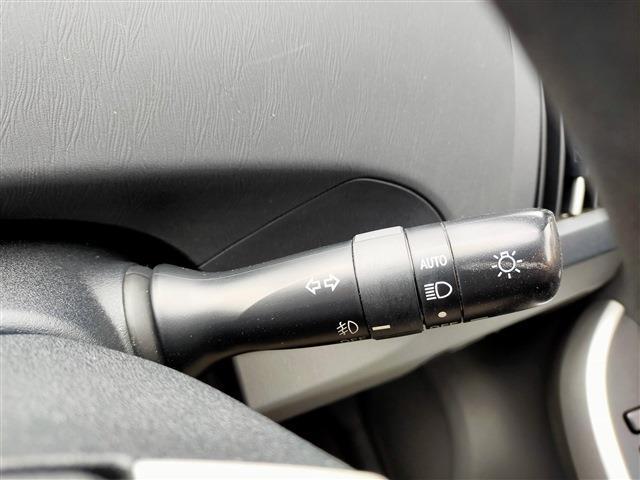 S 純正ナビ/フルセグTV/Bluetooth対応/ガイド付バックモニター/純正15インチAW/ビルトインETC/スマートキー2個/プッシュスタート/カーテンエアバック/ウィンカー付電動格式サイドミラー/(11枚目)