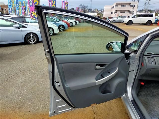 S 純正ナビ/フルセグTV/Bluetooth対応/ガイド付バックモニター/純正15インチAW/ビルトインETC/スマートキー2個/プッシュスタート/カーテンエアバック/ウィンカー付電動格式サイドミラー/(28枚目)