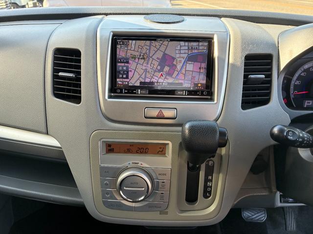 ワゴンＲ ＦＸリミテッド　ナビ　ＴＶ　Ｂｌｕｅｔｏｏｔｈ　ＣＤ／ＤＶＤ　ＥＴＣ　スマートキー　プッシュスタート　社外メッキアルミホイール（18枚目）