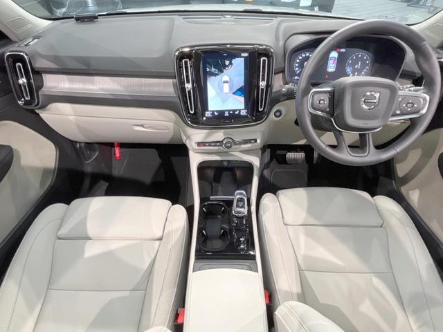 ボルボ XC40 B4 AWD インスクリプション 認定中古車 白革