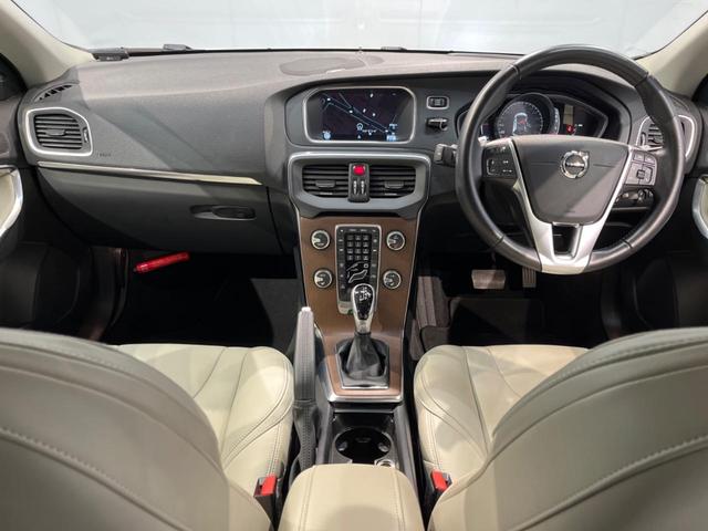 Ｖ４０ Ｔ３　インスクリプション　認定中古車　本革シート　ｈａｒｍａｎ／ｋａｒｄｏｎ　衝突被害軽減ブレーキ　アダプティブクルーズコントロール　シートヒーター　メモリー機能付パワーシート　バックカメラ（2枚目）