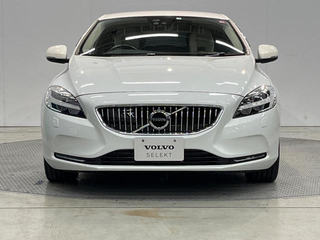 Ｖ４０ Ｔ３　インスクリプション　認定中古車　本革シート　ｈａｒｍａｎ／ｋａｒｄｏｎ　衝突被害軽減ブレーキ　アダプティブクルーズコントロール　シートヒーター　メモリー機能付パワーシート　バックカメラ（18枚目）