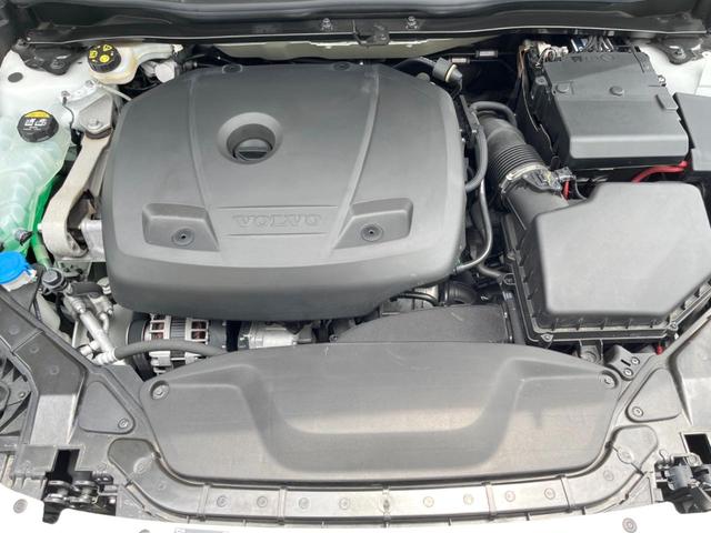 Ｖ４０ クロスカントリー　Ｔ５　ＡＷＤクラシックエディション　黒革シート　ガラスルーフ　インテリセーフ　ｈａｒｍａｎ／ｋａｒｄｏｎ　純正ナビ　バックカメラ　シートヒーター　フルセグＴＶ　Ｂｌｕｅｔｏｏｔｈ　メモリーシート　パドルシフト（19枚目）
