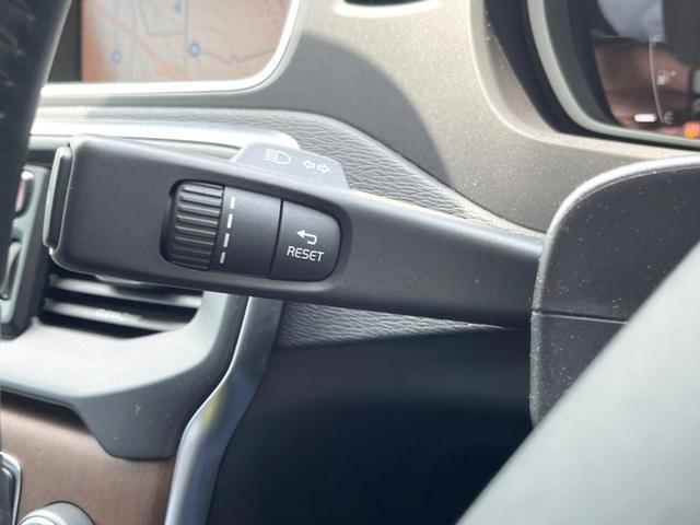 Ｖ４０ クロスカントリー　Ｔ５　ＡＷＤクラシックエディション　黒革シート　ガラスルーフ　インテリセーフ　ｈａｒｍａｎ／ｋａｒｄｏｎ　純正ナビ　バックカメラ　シートヒーター　フルセグＴＶ　Ｂｌｕｅｔｏｏｔｈ　メモリーシート　パドルシフト（48枚目）