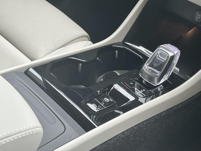 ＸＣ４０ ウルトラ　Ｂ４　ＡＷＤ　認定中古車　サンルーフ　ｇｏｏｇｌｅ搭載ナビ　白革シート　ｈａｒｍａｎ／ｋａｒｄｏｎ　３６０°ビューカメラ　シートヒーター　パイロットアシスト　レーダークルーズ　インテリセーフ　禁煙車（11枚目）