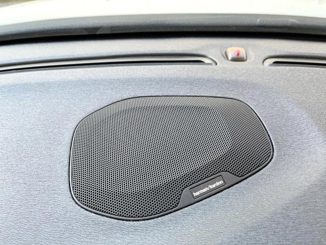 Ｖ４０ Ｔ３　クラシックエディション　認定中古車　ガラスルーフ　最終モデル　白革シート　インテリセーフ　衝突被害軽減ブレーキ　シートヒーター　パワーシート　ＬＥＤヘッドライト　バックカメラ　純正ナビ　レーダークルーズ　Ｂｌｕｅｔｏｏｔｈ（6枚目）
