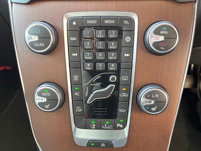 Ｖ４０ Ｔ３　クラシックエディション　認定中古車　ガラスルーフ　最終モデル　白革シート　インテリセーフ　衝突被害軽減ブレーキ　シートヒーター　パワーシート　ＬＥＤヘッドライト　バックカメラ　純正ナビ　レーダークルーズ　Ｂｌｕｅｔｏｏｔｈ（11枚目）