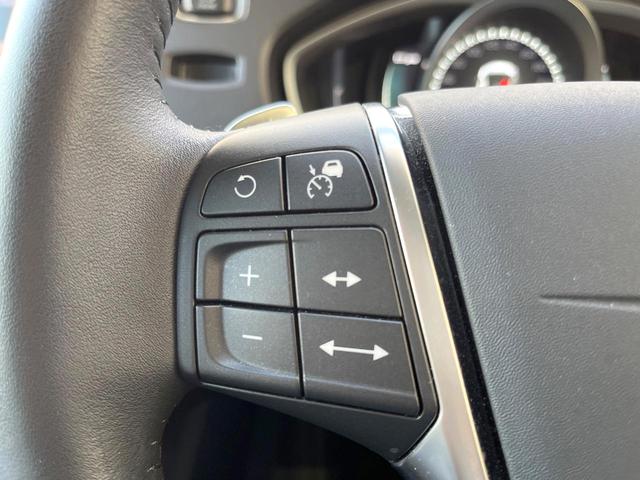 Ｖ４０ Ｔ３　クラシックエディション　認定中古車　ガラスルーフ　最終モデル　白革シート　インテリセーフ　衝突被害軽減ブレーキ　シートヒーター　パワーシート　ＬＥＤヘッドライト　バックカメラ　純正ナビ　レーダークルーズ　Ｂｌｕｅｔｏｏｔｈ（13枚目）