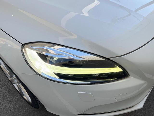 Ｖ４０ Ｔ３　クラシックエディション　認定中古車　ガラスルーフ　最終モデル　白革シート　インテリセーフ　衝突被害軽減ブレーキ　シートヒーター　パワーシート　ＬＥＤヘッドライト　バックカメラ　純正ナビ　レーダークルーズ　Ｂｌｕｅｔｏｏｔｈ（18枚目）