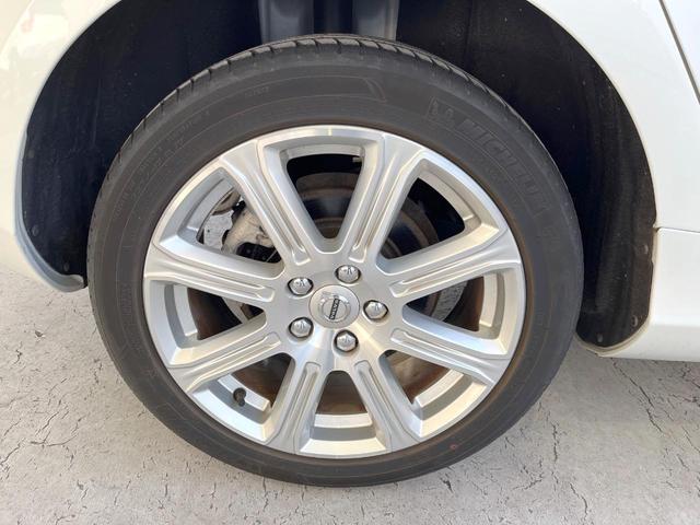 Ｖ４０ Ｔ３　クラシックエディション　認定中古車　ガラスルーフ　最終モデル　白革シート　インテリセーフ　衝突被害軽減ブレーキ　シートヒーター　パワーシート　ＬＥＤヘッドライト　バックカメラ　純正ナビ　レーダークルーズ　Ｂｌｕｅｔｏｏｔｈ（19枚目）