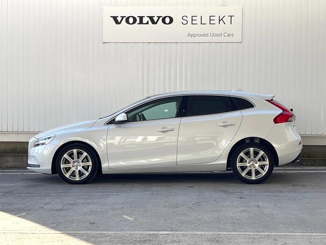 Ｖ４０ Ｔ３　クラシックエディション　認定中古車　ガラスルーフ　最終モデル　白革シート　インテリセーフ　衝突被害軽減ブレーキ　シートヒーター　パワーシート　ＬＥＤヘッドライト　バックカメラ　純正ナビ　レーダークルーズ　Ｂｌｕｅｔｏｏｔｈ（23枚目）