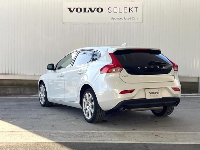 Ｖ４０ Ｔ３　クラシックエディション　認定中古車　ガラスルーフ　最終モデル　白革シート　インテリセーフ　衝突被害軽減ブレーキ　シートヒーター　パワーシート　ＬＥＤヘッドライト　バックカメラ　純正ナビ　レーダークルーズ　Ｂｌｕｅｔｏｏｔｈ（25枚目）