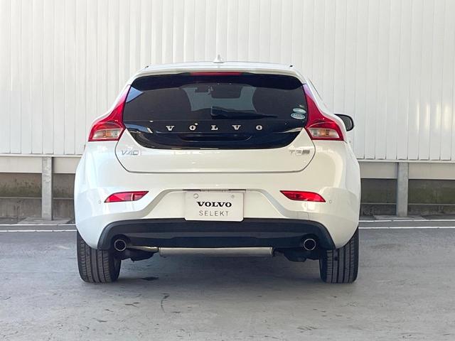 Ｖ４０ Ｔ３　クラシックエディション　認定中古車　ガラスルーフ　最終モデル　白革シート　インテリセーフ　衝突被害軽減ブレーキ　シートヒーター　パワーシート　ＬＥＤヘッドライト　バックカメラ　純正ナビ　レーダークルーズ　Ｂｌｕｅｔｏｏｔｈ（26枚目）