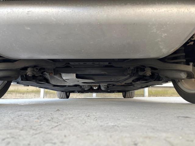 Ｖ４０ Ｔ３　クラシックエディション　認定中古車　ガラスルーフ　最終モデル　白革シート　インテリセーフ　衝突被害軽減ブレーキ　シートヒーター　パワーシート　ＬＥＤヘッドライト　バックカメラ　純正ナビ　レーダークルーズ　Ｂｌｕｅｔｏｏｔｈ（27枚目）