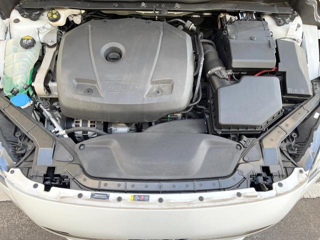 Ｖ４０ Ｔ３　クラシックエディション　認定中古車　ガラスルーフ　最終モデル　白革シート　インテリセーフ　衝突被害軽減ブレーキ　シートヒーター　パワーシート　ＬＥＤヘッドライト　バックカメラ　純正ナビ　レーダークルーズ　Ｂｌｕｅｔｏｏｔｈ（28枚目）