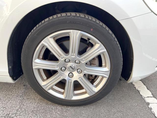 Ｖ４０ Ｔ３　クラシックエディション　認定中古車　ガラスルーフ　最終モデル　白革シート　インテリセーフ　衝突被害軽減ブレーキ　シートヒーター　パワーシート　ＬＥＤヘッドライト　バックカメラ　純正ナビ　レーダークルーズ　Ｂｌｕｅｔｏｏｔｈ（29枚目）