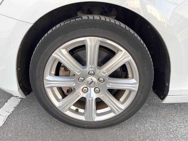 Ｖ４０ Ｔ３　クラシックエディション　認定中古車　ガラスルーフ　最終モデル　白革シート　インテリセーフ　衝突被害軽減ブレーキ　シートヒーター　パワーシート　ＬＥＤヘッドライト　バックカメラ　純正ナビ　レーダークルーズ　Ｂｌｕｅｔｏｏｔｈ（30枚目）